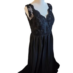 Black Lace V-Neck Chemise Slip - Elegant Evening Layer